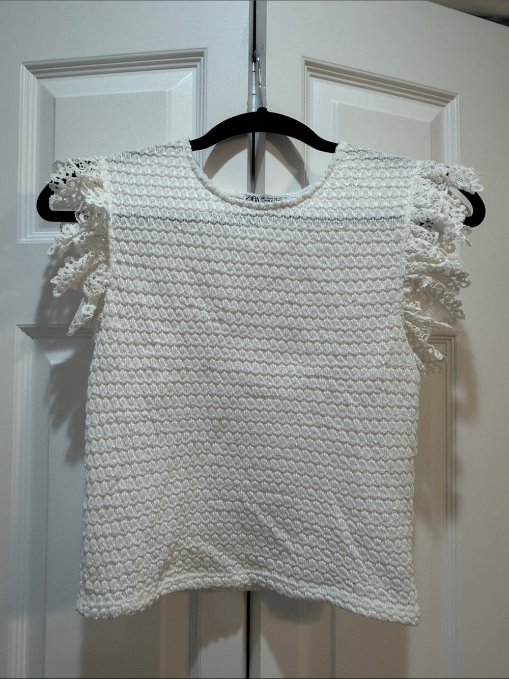 Zara Women’s White Textured Blouse with Lace Sleeves Size Medium